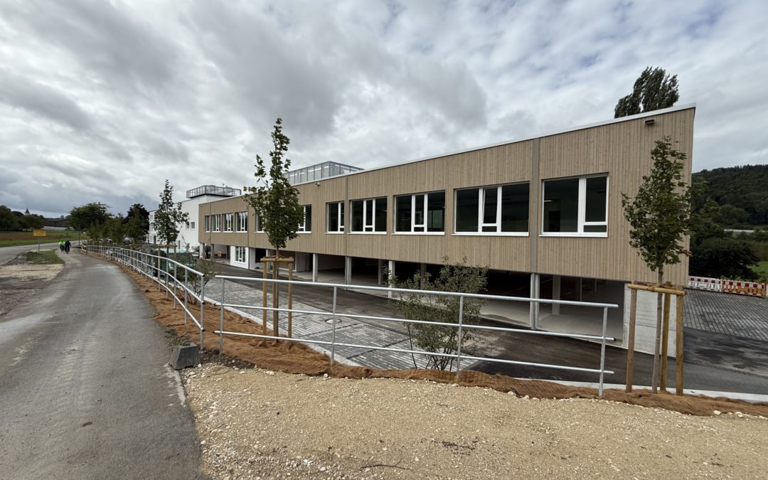 Erweiterung einer Produktionshalle und Neubau eines Bürogebäudes